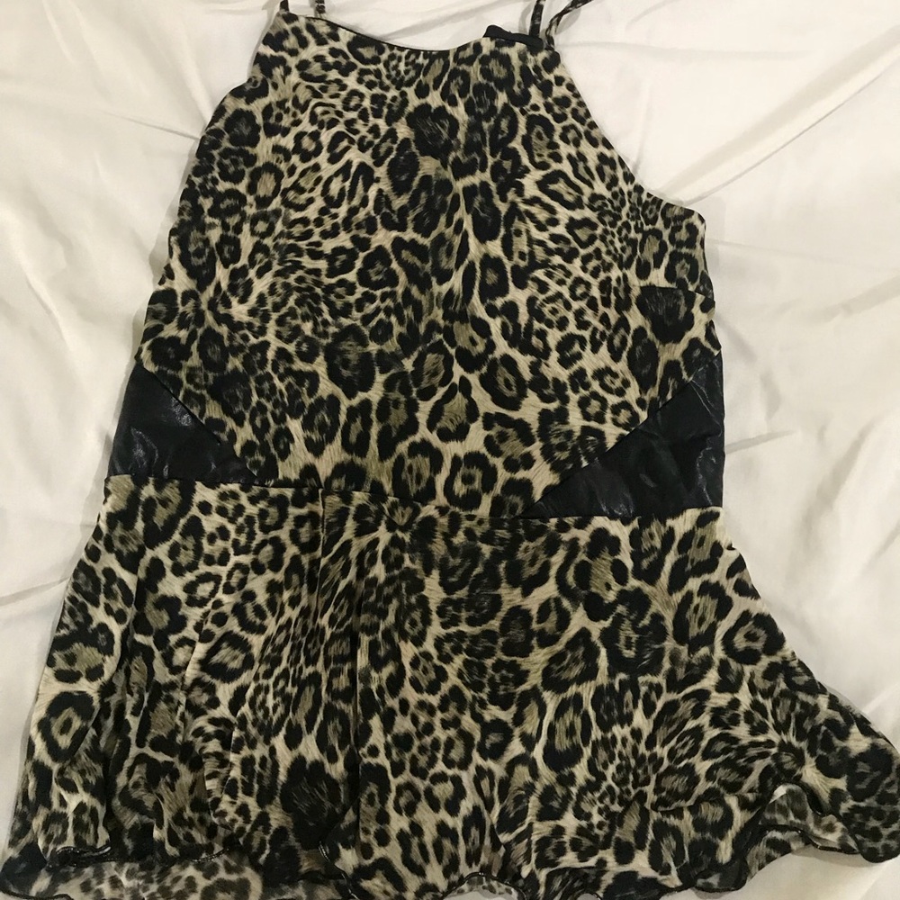 Venus animal print top size Medium